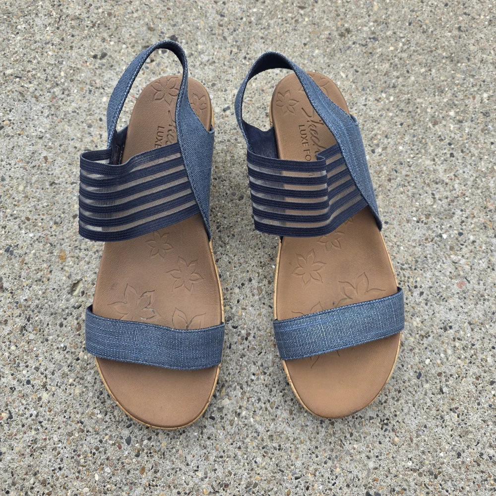 Skechers gently used